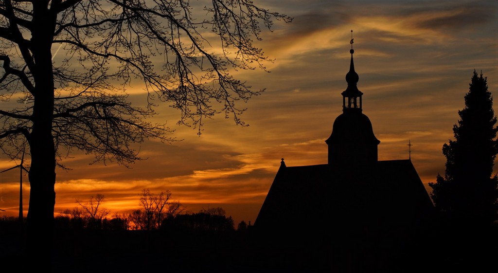 Peniger-Kirche-am-Abend